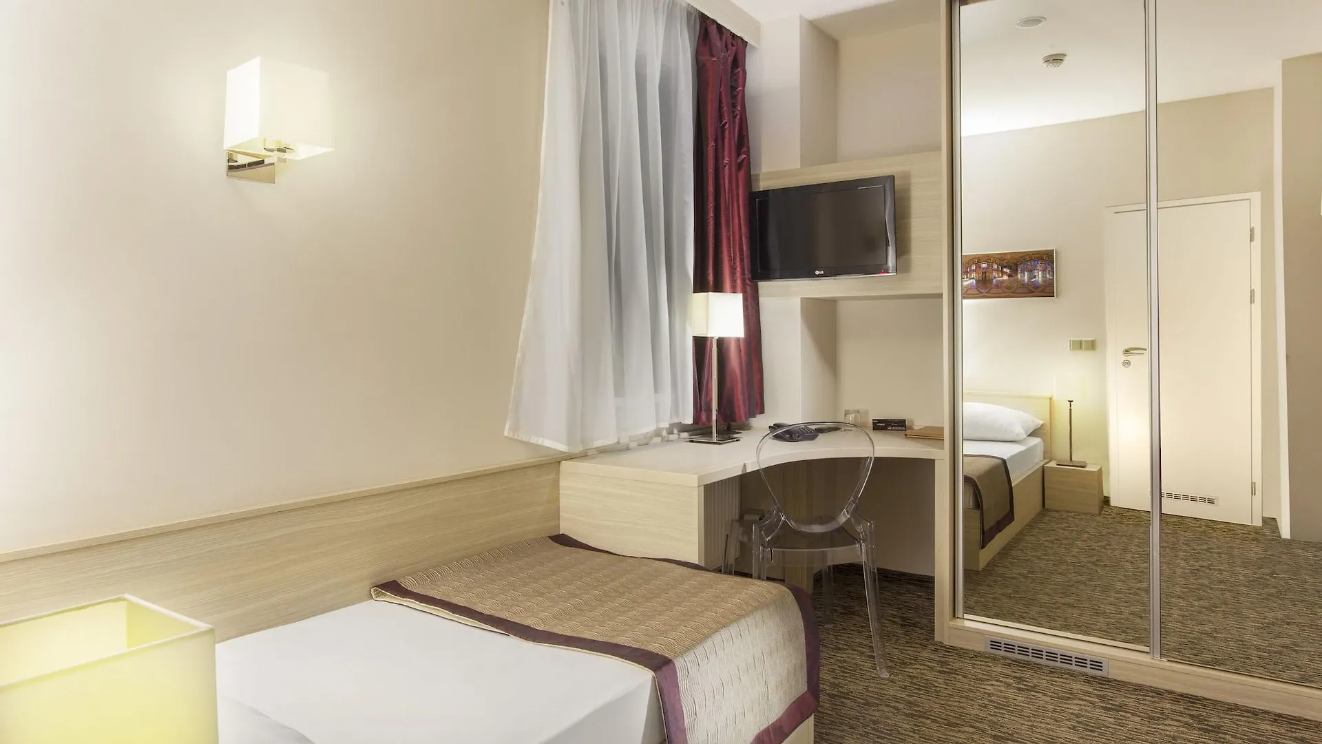 Hotel Voyage Praha 4*,